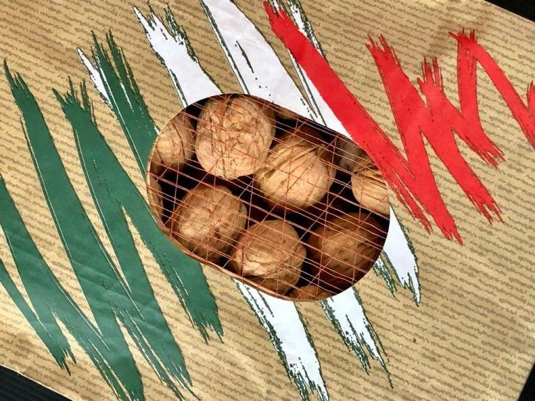 Sacco in carta con finestrella e maniglie